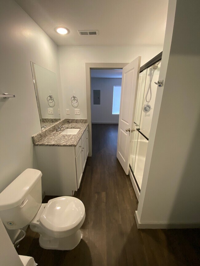 Foto del edificio - 1805 E 69th Ct N