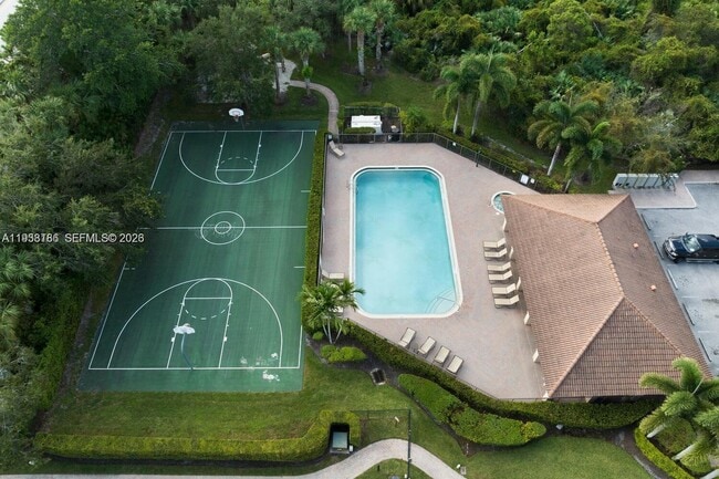 Building Photo - 250 SW Walking Path