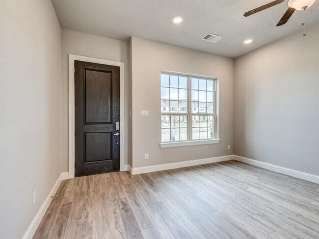 Building Photo - 6552 Iron Horse Blvd