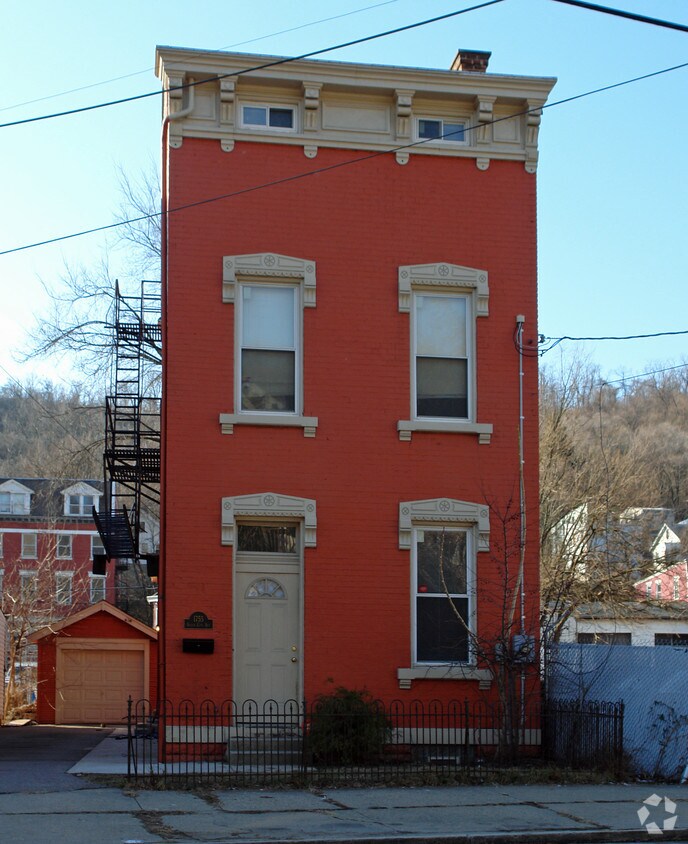Primary Photo - 1755 Queen City Ave