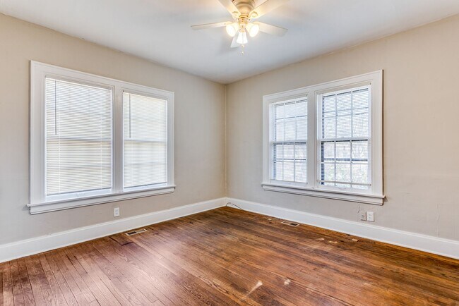 Foto del edificio - Charming 3BR in College Hill – Pet Friendly & Move-In Ready!