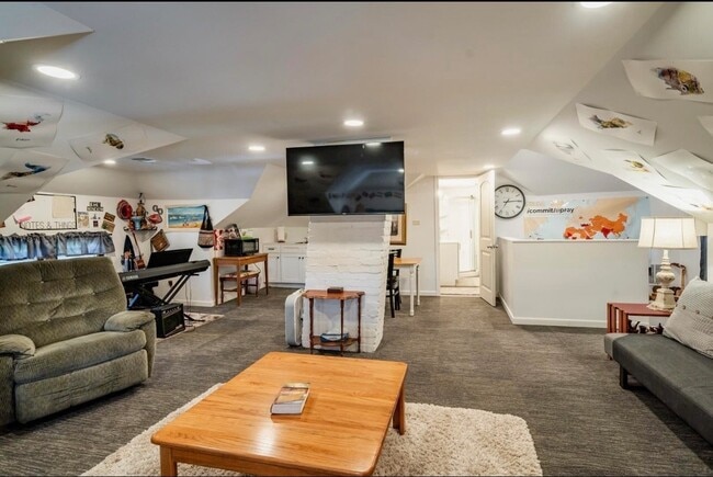 Building Photo - 1625 North Market Street, Unit Attic