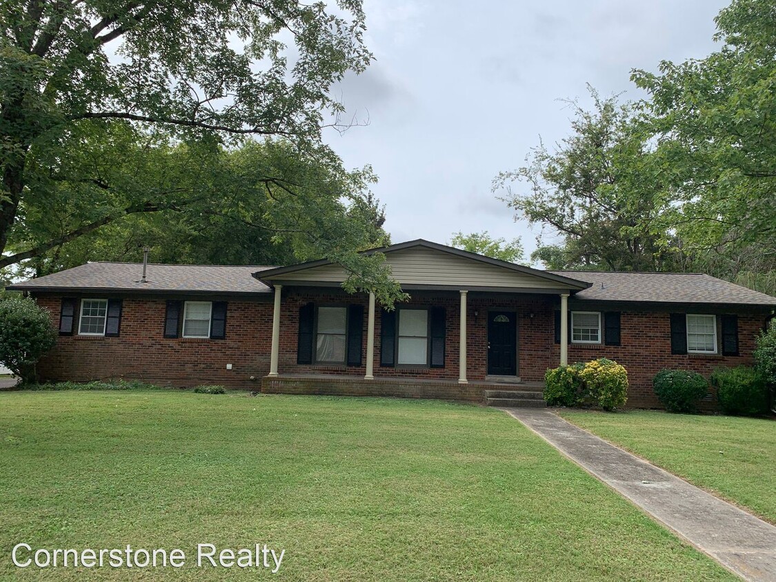 Primary Photo - 4 br, 2 bath House - 406 East Northfield Blvd