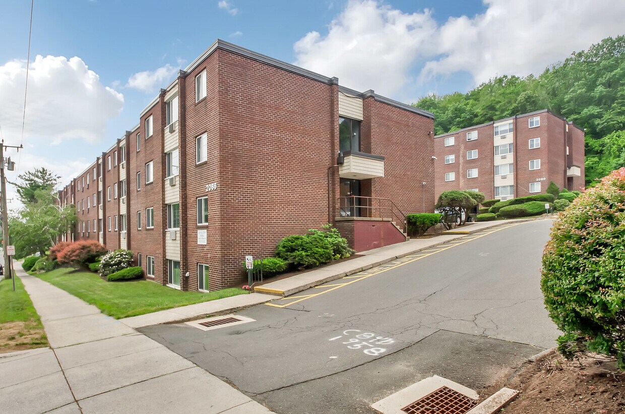 Foto principal - 2086-2090-2090 Stanley St