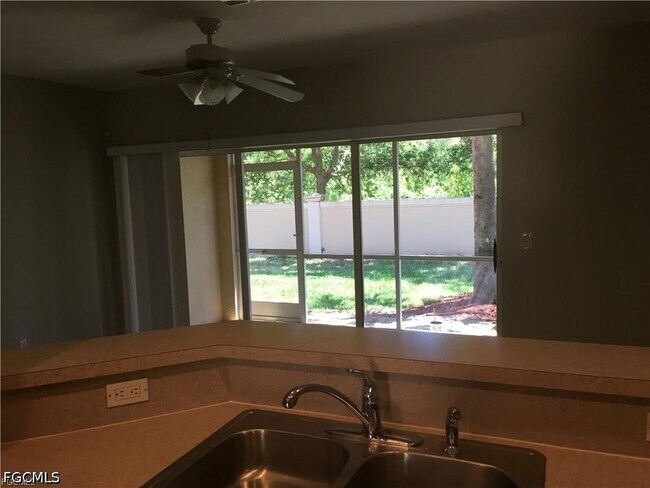 Foto del edificio - 8639 Athena Ct