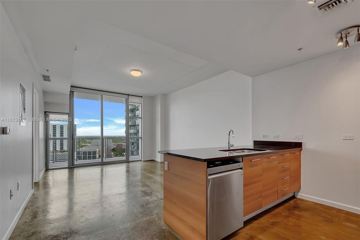 Foto principal - 3301 NE 1st Ave