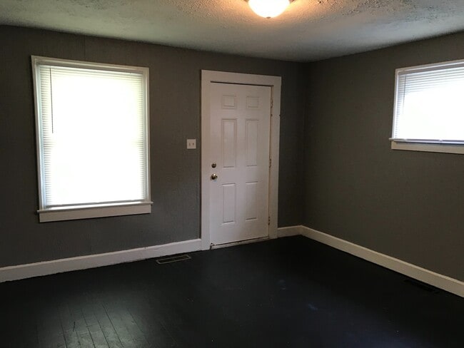 Photo - 910 N Ewing St Apartment