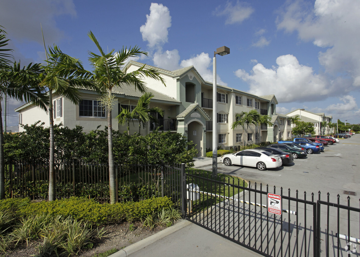 Primary Photo - Valencia Pointe
