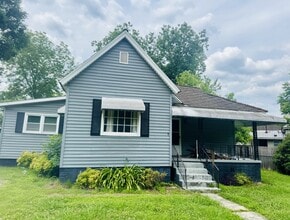 Building Photo - 8 Lakefront Ave