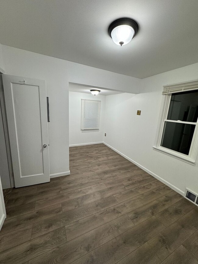 Building Photo - AVAILABLE NOW! Charming 2-Bedroom Home in Quiet Pontiac Neighborhood!