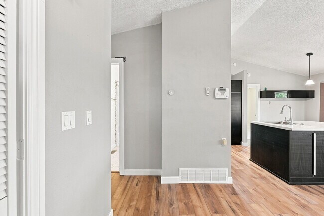 Foto del edificio - $2,145.95 - 3-bed, 2-bath located in Colorado Springs with a Washer and Dryer.