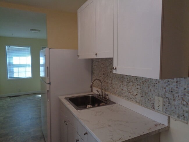 Building Photo - 3 Bedroom 1-1/2 bath home with Bonus room