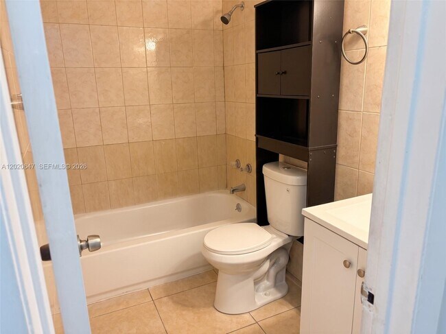 Foto del edificio - 251 NW 177th St