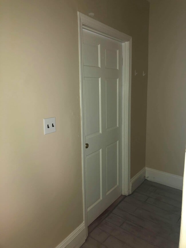 Building Photo - 253 Whitwell St
