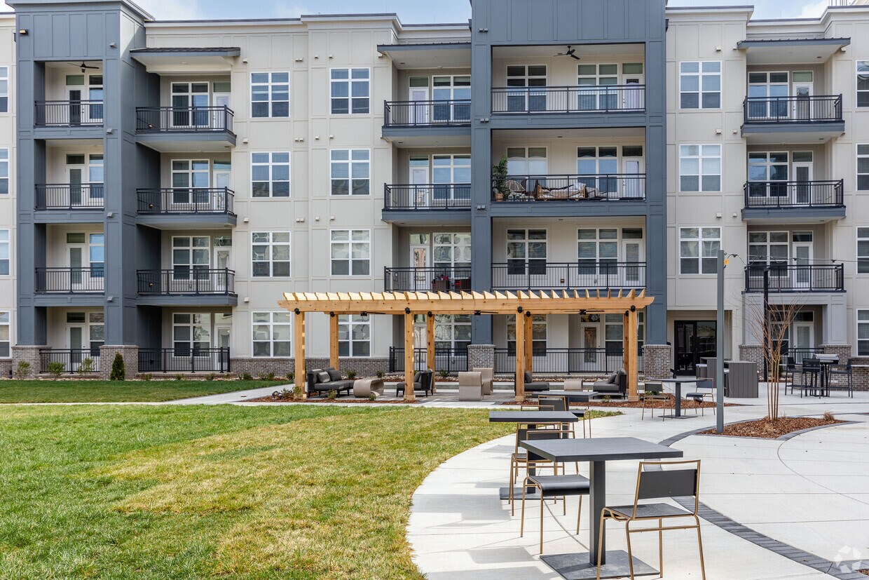 McEwen Northside - 4015 Aspen Grove Dr Franklin, TN 37067