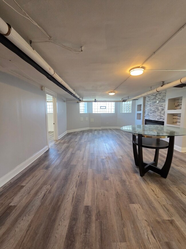 Building Photo - 2740 W 73rd St