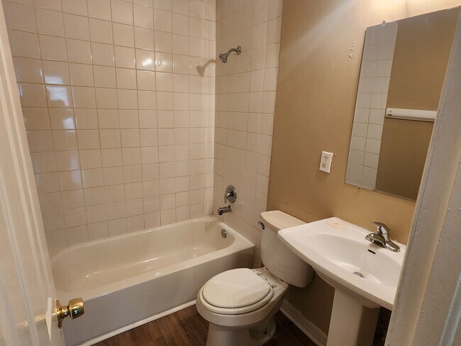 Foto del edificio - 3032 2nd St Cir