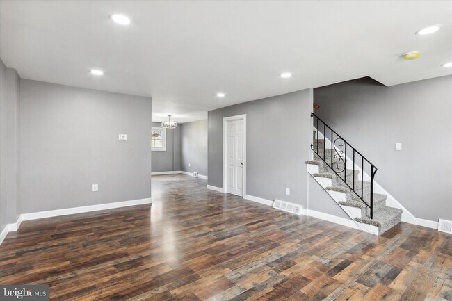 Building Photo - 1439 Rainer Rd