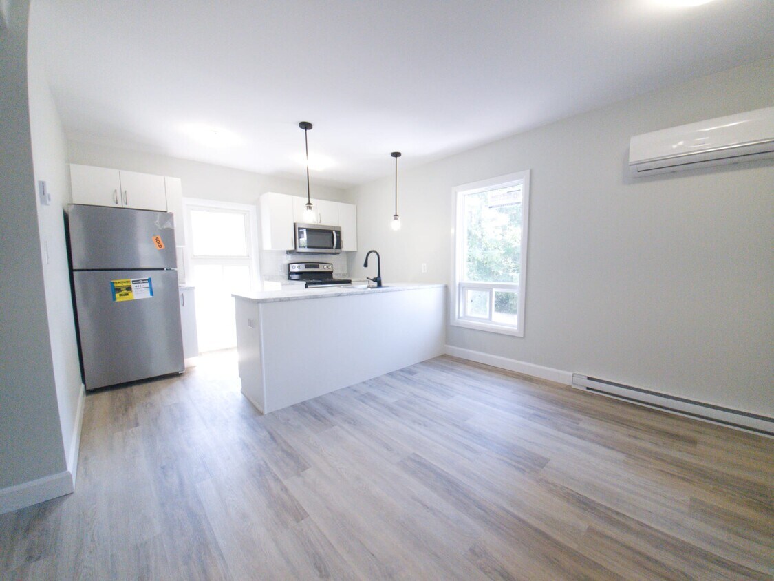 61 Emily St Unit B, Belleville, ON K8N 2P7 Apartments 61 Emily St