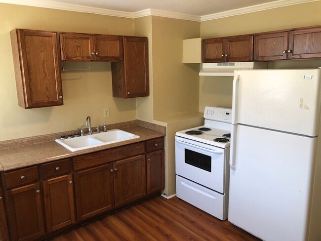 Building Photo - r3713a