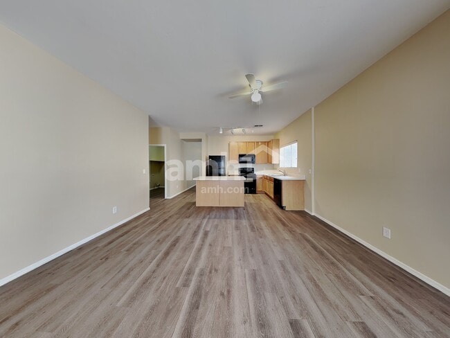Foto del edificio - 9376 N Grasshopper Dr