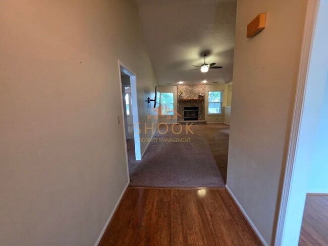 Building Photo - COZY 3BR HOME W/ RELAXING BACKYARD