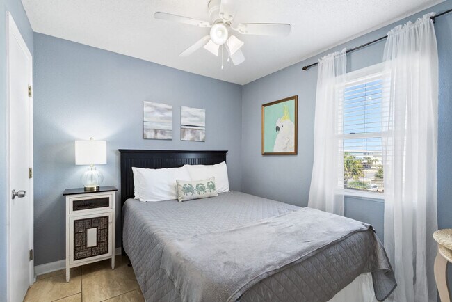 Foto del edificio - 1159 W Beach Blvd