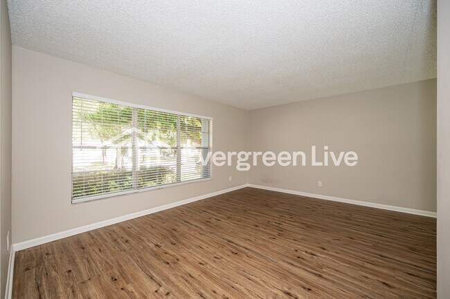 Foto del edificio - 7708 Palmbrook Dr