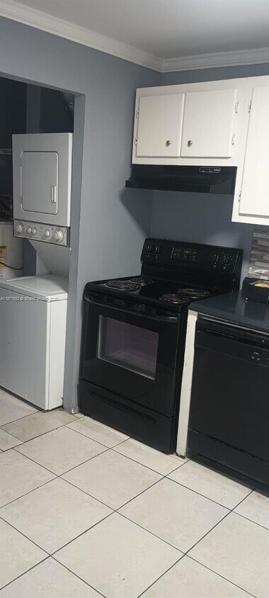 Primary Photo - 8040 N Colony Cir
