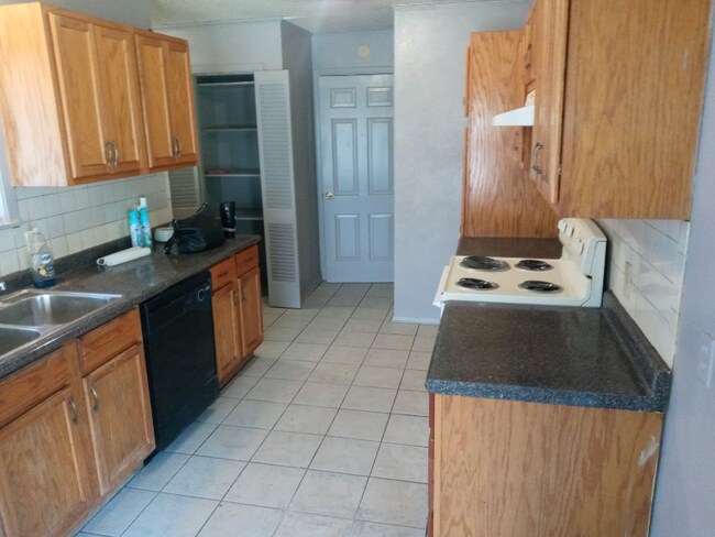 Building Photo - 5512 Lake Highlands Dr