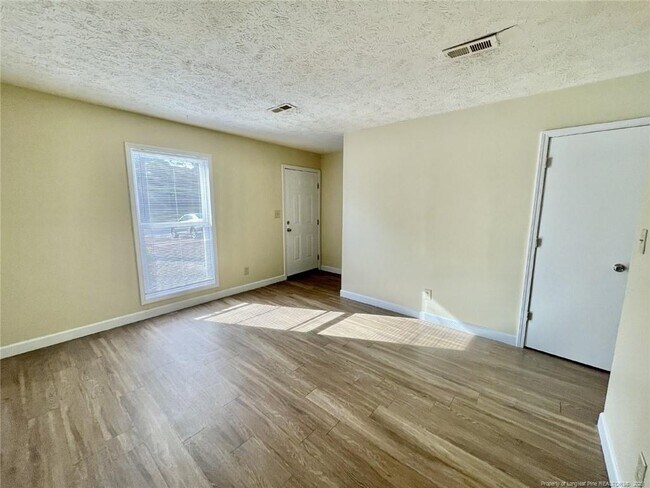 Foto del edificio - 5848 Aftonshire Dr