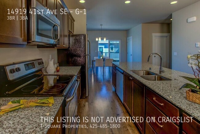 Building Photo - 50% off first month**! End Unit! 2 Car Tan...
