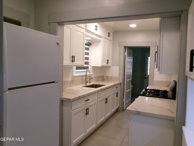 Building Photo - 3733 Bliss Ave