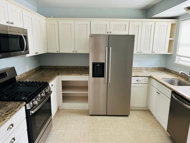 Cocina - 7361 W Manchester Ave