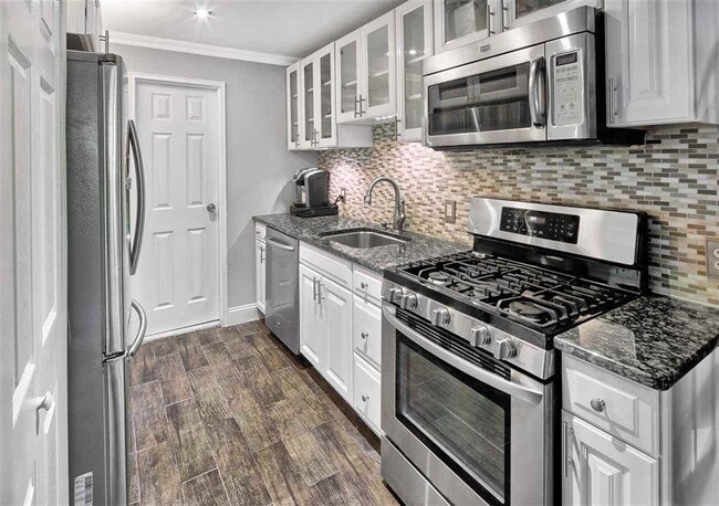 Building Photo - 79 Garden St