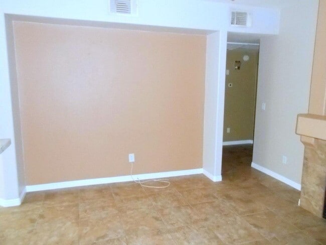 Building Photo - Beautiful Condo in The Falls Gated Communi...