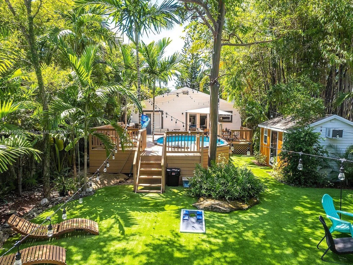 Foto principal - 815 NE 89th St