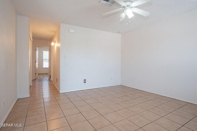 Building Photo - 2352 Tierra Blanda Dr