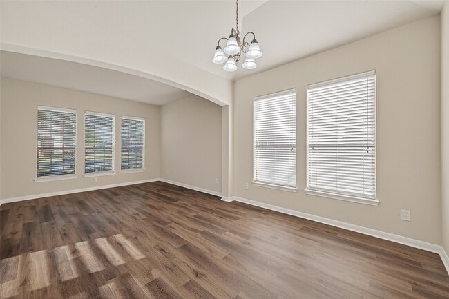 Building Photo - 25354 Holton Ridge Dr