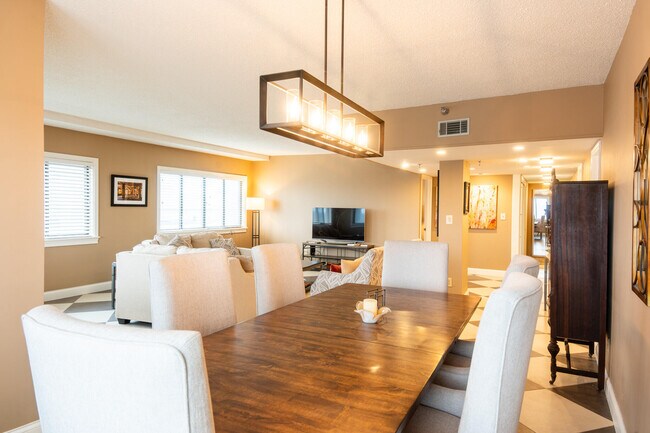 Foto del edificio - 355 S Broadway