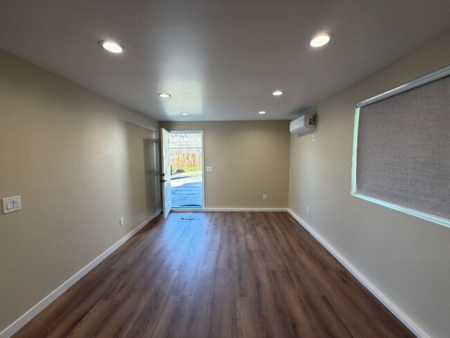 Foto del edificio - 7739 1/2 Jayseel St