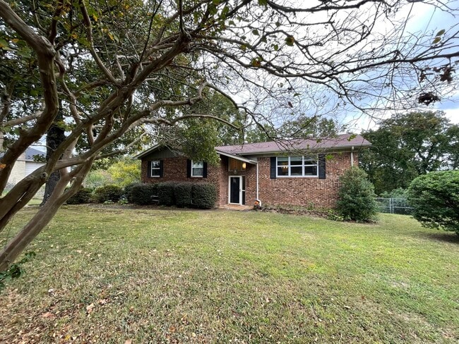 Foto del edificio - 4528 Sherry Ln