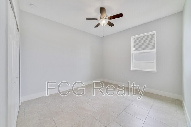 Foto del edificio - 128 Willow Dr