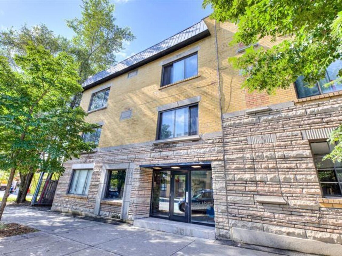Primary Photo - 2070 Av Papineau