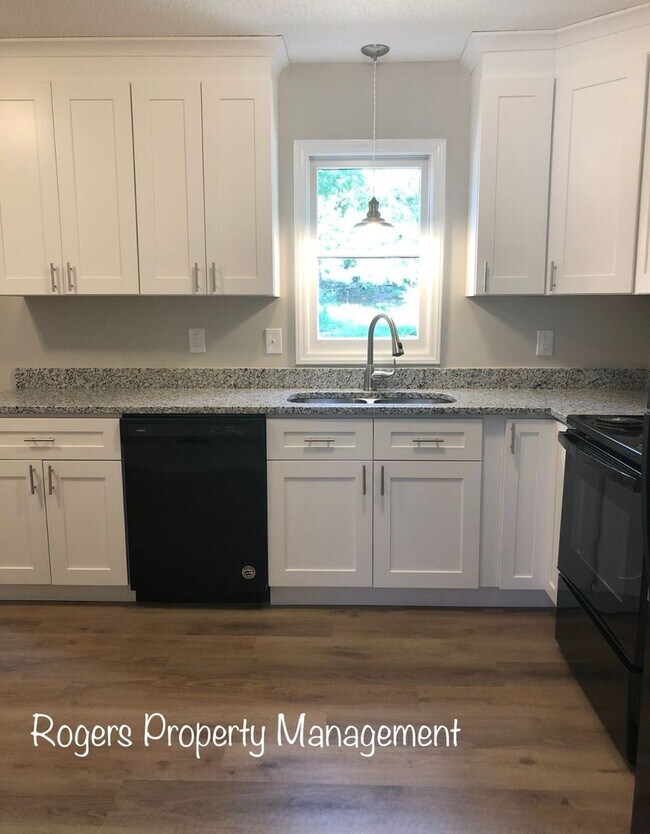 Foto del edificio - Convenient Modern Townhome in Creedmoor