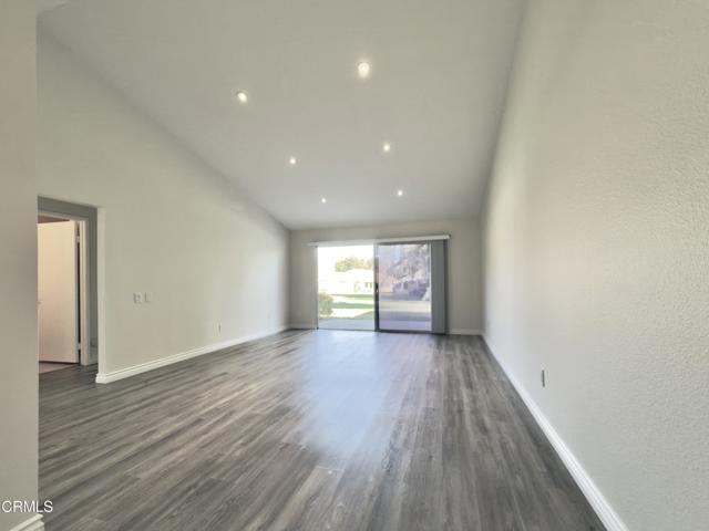 Foto del edificio - 11243 Village 11