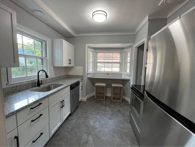 Building Photo - 615 S 40th St
