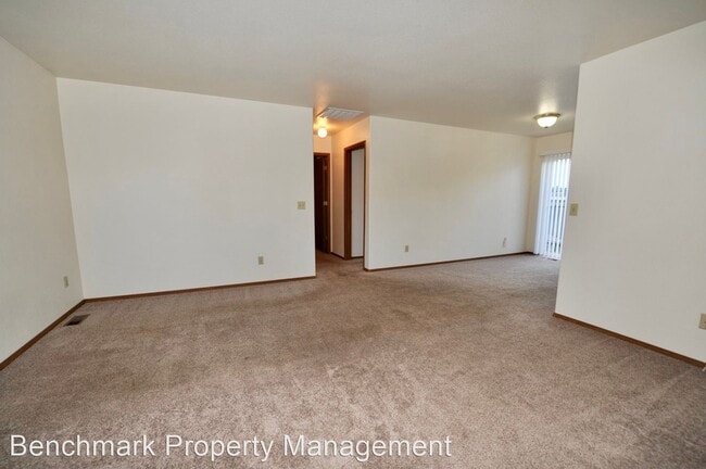 Building Photo - 2 br, 1 bath House - 931 Spruce Court #B