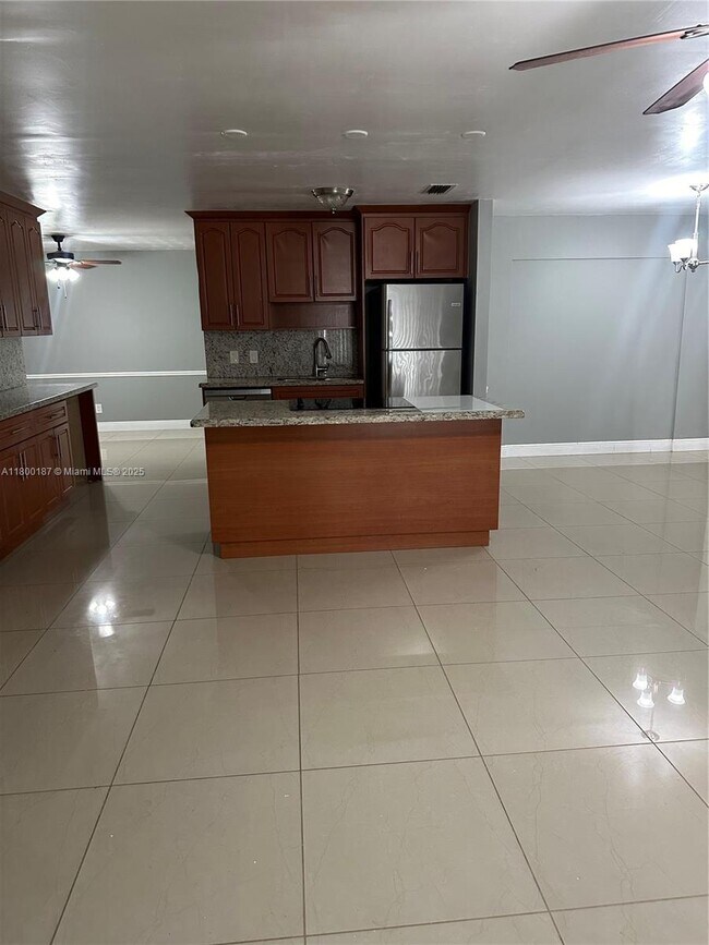 Foto del edificio - 10007 NW 81st Ct