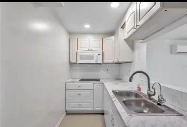 Foto del edificio - Charming 1BR Duplex in Largo